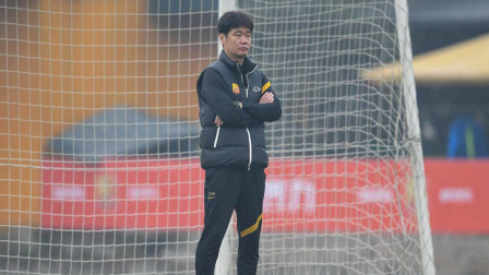 中国男足冲击2022世界杯 李霄鹏赛后：向所有球迷道歉，也给队员道歉