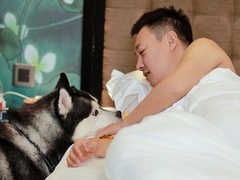 好汉两个伴 辛柏青与王烈少爷“桃园结义” 遭二哈花式索吻