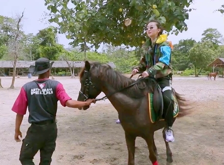 小小追球的秘密 第30期：周冬雨挑战骑马直喊害怕