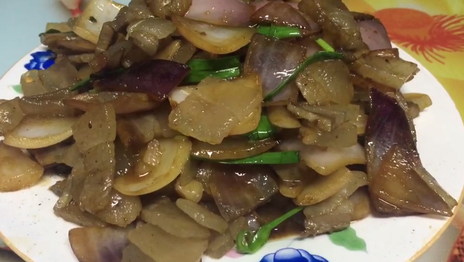 美&middot;食 洋葱炒腊肉时加入它，香甜有嚼劲，我能多吃一碗饭，常见的家常菜