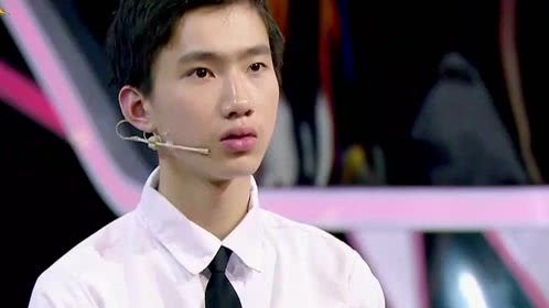 我中国少年 六岁男童弹钢琴为节拍大师课出题