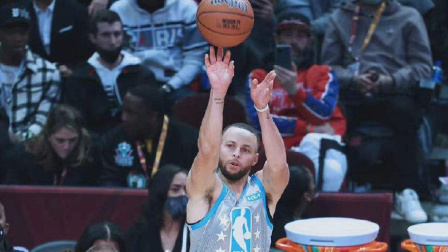 NBA热辣资讯 见证历史时刻！库里三分27投16中破全明星三分纪录！