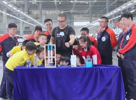 新闻大求真 机械手臂有什么样的科学原理？