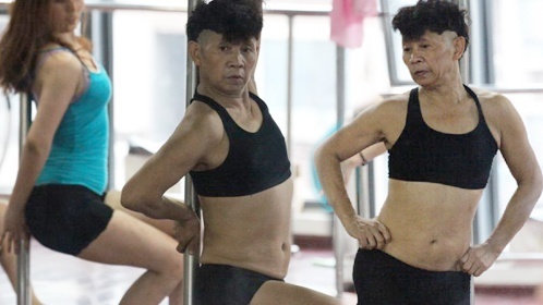 萝莉说趣事 六旬大爷恋上钢管舞 DS女老诗工作室出品