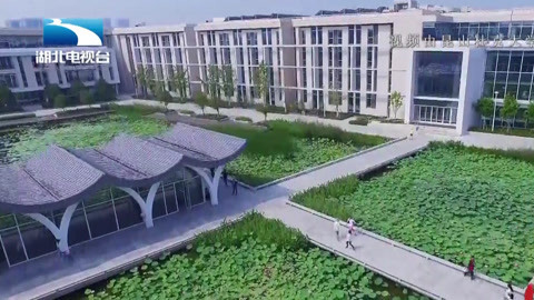 他是世界名校杜克大学，在中国昆山创立昆山杜克大学的首任校长