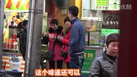 小罗恶搞 2017 广州 东北街头抢路人吃的测试 07