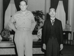 日本天皇和他的军队