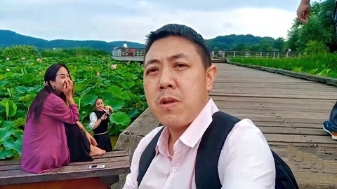 唱罢吹灯 太湖荷花怒放秒杀西湖荷花，游客纷至沓来，大哥偶遇美女小姐姐
