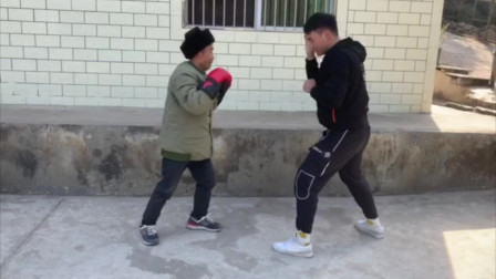 武汉加油、中国加油，赵小宇宅家示范教爷爷练拳