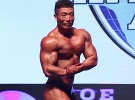 二更视频 他脱了衣服比小包总还会撩