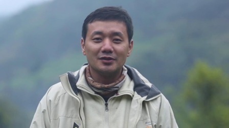 极限生存&middot;遗弃的村落 昨天搭建的庇护所漏雨经历昨晚的暴雨摧残每个人都备受打击