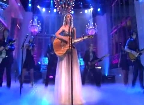 Taylor Swift Untouchable 现场中英字幕版-Taylor Swift (泰勒·斯威夫特)
