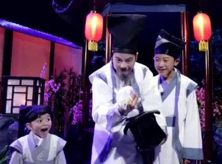 中华文明之美 师父徒手摘“月”阿毛喜得月兔