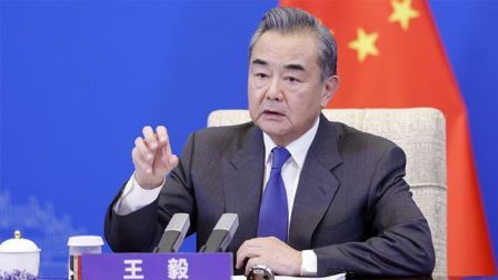 俄战斗机群逼近乌首都基辅，连线避难所中国留学生 王毅同俄罗斯外长拉夫罗夫通电话
