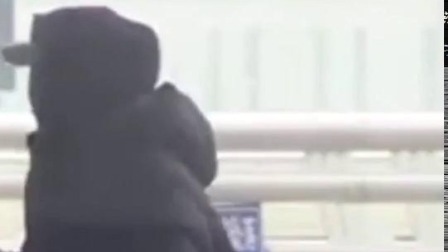 酷的追星日记 辟谣！关晓彤现身发热门诊？身体无异样完全没感冒