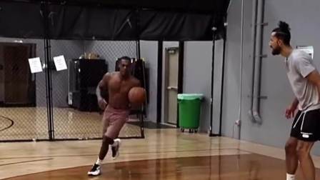 NBA热辣资讯 隆多教你如何以小打大！这各种精彩的上篮技巧真的太秀了！