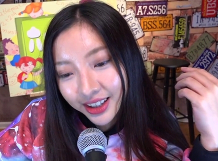 818超女聊天室 莫安琪直播间满满都是童年回忆