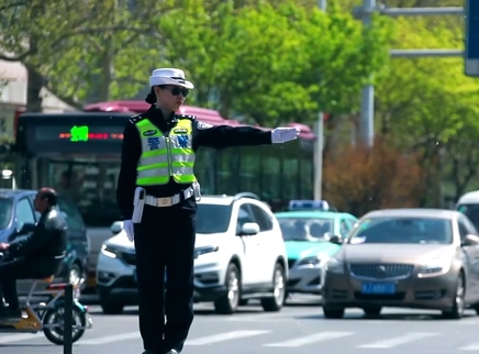 二更视频 网红主播真实身份竟是警察