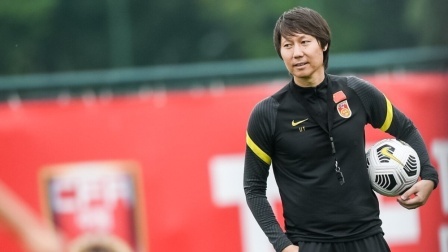 中国男足冲击2022世界杯 李铁赛后发布会耗时32分钟！媒体人：不知道结果以为国足出线了