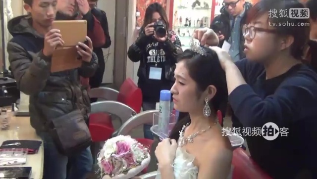 韩国之旅 【搜狐拍客】首尔之旅培培美女着惊艳韩服新娘妆饰