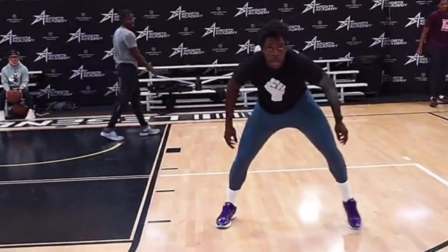 NBA热辣资讯 霍勒迪的防守能力有多厉害？球迷：隔着屏幕都感受到了窒息！