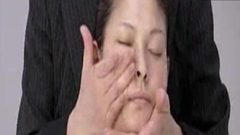 亚男出品搞笑视频 日本毀容式面部按摩法