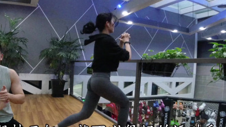 公认的动作之王，比深蹲好，1天59次，练腿练全身，增强协调性！