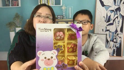 梁小轩和轩妈试吃各种美食 试吃“猫爪棉花糖”