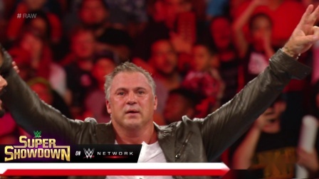 WWE RAW 2019 【RAW 06/03】谢恩舒舒服服送上一记飞冲肩