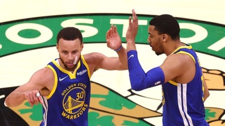 NBA热辣资讯 库里单个总决赛场均至少30分5板5助5记三分 NBA历史首人