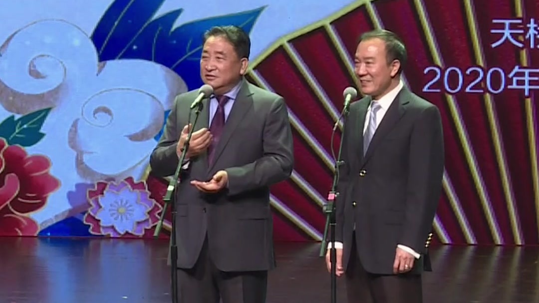 台上狂显摆说英语，就会这几句