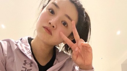 体育show 陈妍希每天健身到满脸潮红 身材凹凸有致仍觉得不满