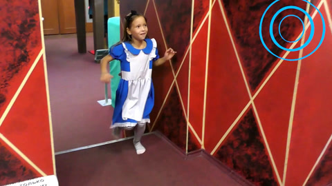 苏菲亚魔法镜子奇旅