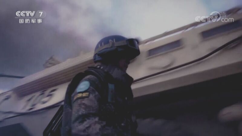 兵器面面观 《兵器面面观》 20201029 揭秘“蓝盔”装备 4
