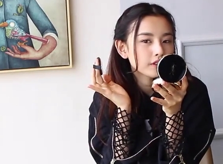 花少的冒险日记 宋祖儿的包包里都有什么秘密？
