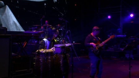 白若溪连唱金曲引陶醉