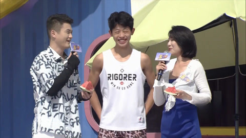 阳光小伙赛道热舞鼓劲 老朋友登场微笑面对紧张