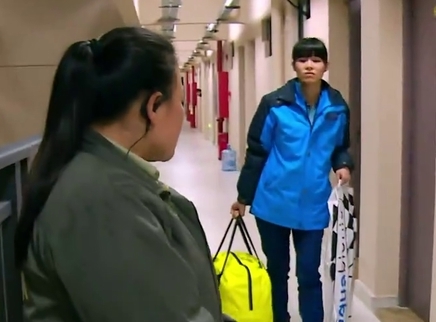 胡杏儿黄轩潜水戏鲸鲨