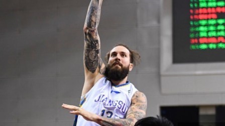 CBA 18/19赛季 江苏VS八一第四节：主队打出11-0高潮锁胜局，江苏112-101八一