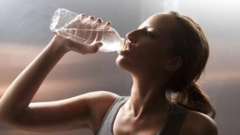 健康诊聊室 喝烫的热水会有什么负面影响？