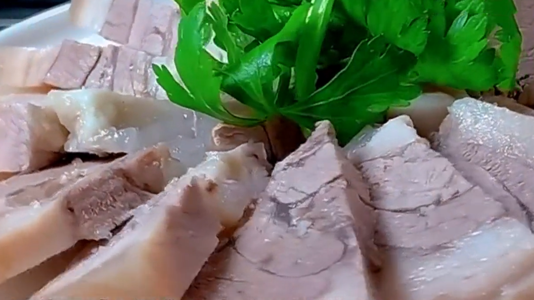 人气美食 不膻不腻白切羊肉 在家也能自己做