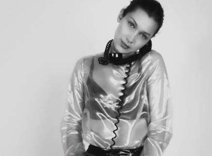 VOGUEfilm Bella Hadid展现复古摩登感