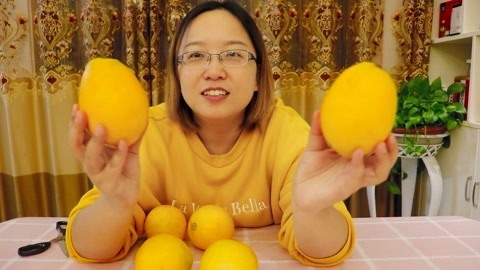 梁小轩和轩妈试吃各种美食 长相怪异的橙子