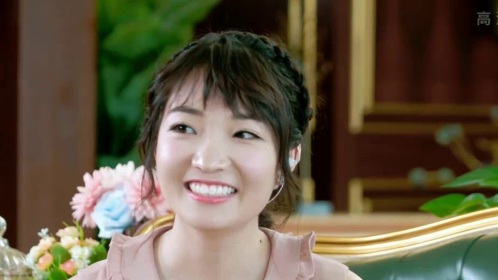 一个喜爱艺术的女孩崔佳琪渴望寻找一位最有男人味的大叔