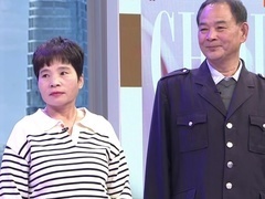 热心女司机帮助老弱 前夫傍富婆抛家弃子