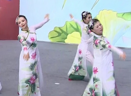 321动起来 广场舞《青山绿水架金桥》