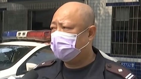 法治中国60分 现金散落桥面 民警“完璧归赵”