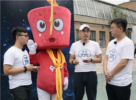为梦想加速 两团队上演“九宫格大战”
