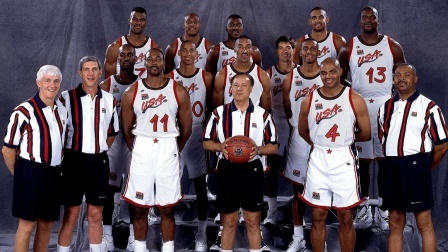 NBA热辣资讯 梦一队的神仙阵容是什么水平？球迷：教练席栓条狗都能赢！