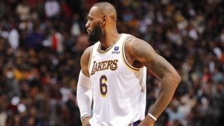NBA热辣资讯 詹姆斯解锁生涯30000分10000板10000助成就